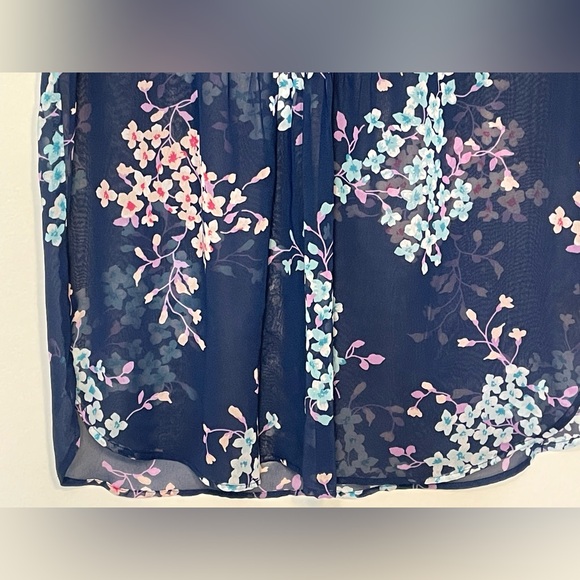 Liz Claiborne Sheer Sleeveless Tank Top VNeck Women’s Size Small Navy Floral - Picture 3 of 7